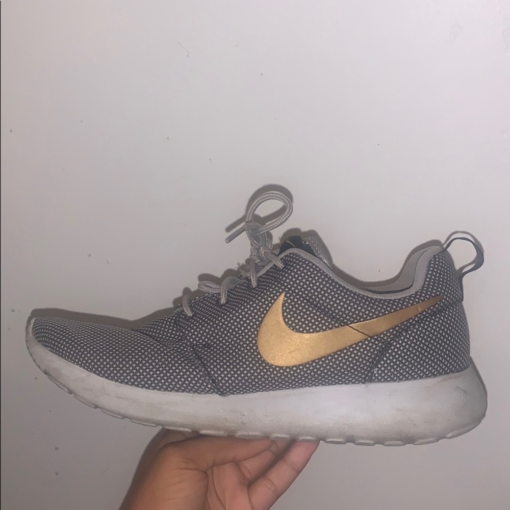 Gray Roshe Nike Shoes